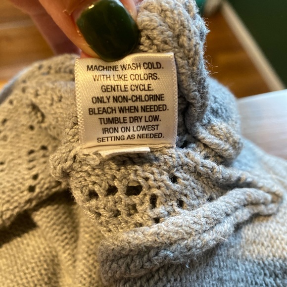 Cotton Crochet Medium Top with petal sleeves. - Picture 7 of 14